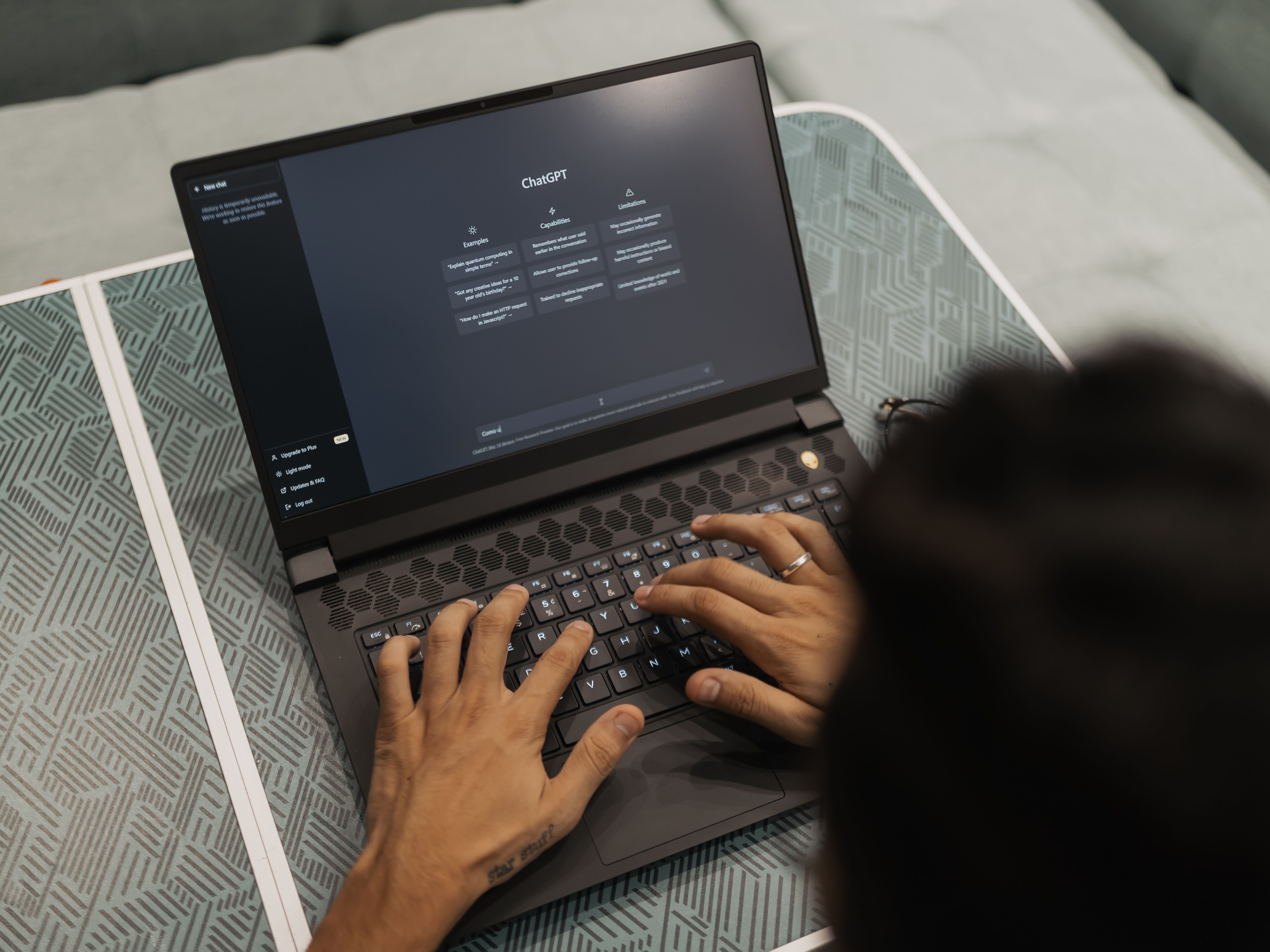 AI untuk Proofreading dan Menulis Tugas, Apakah Penggunaannya Sama?