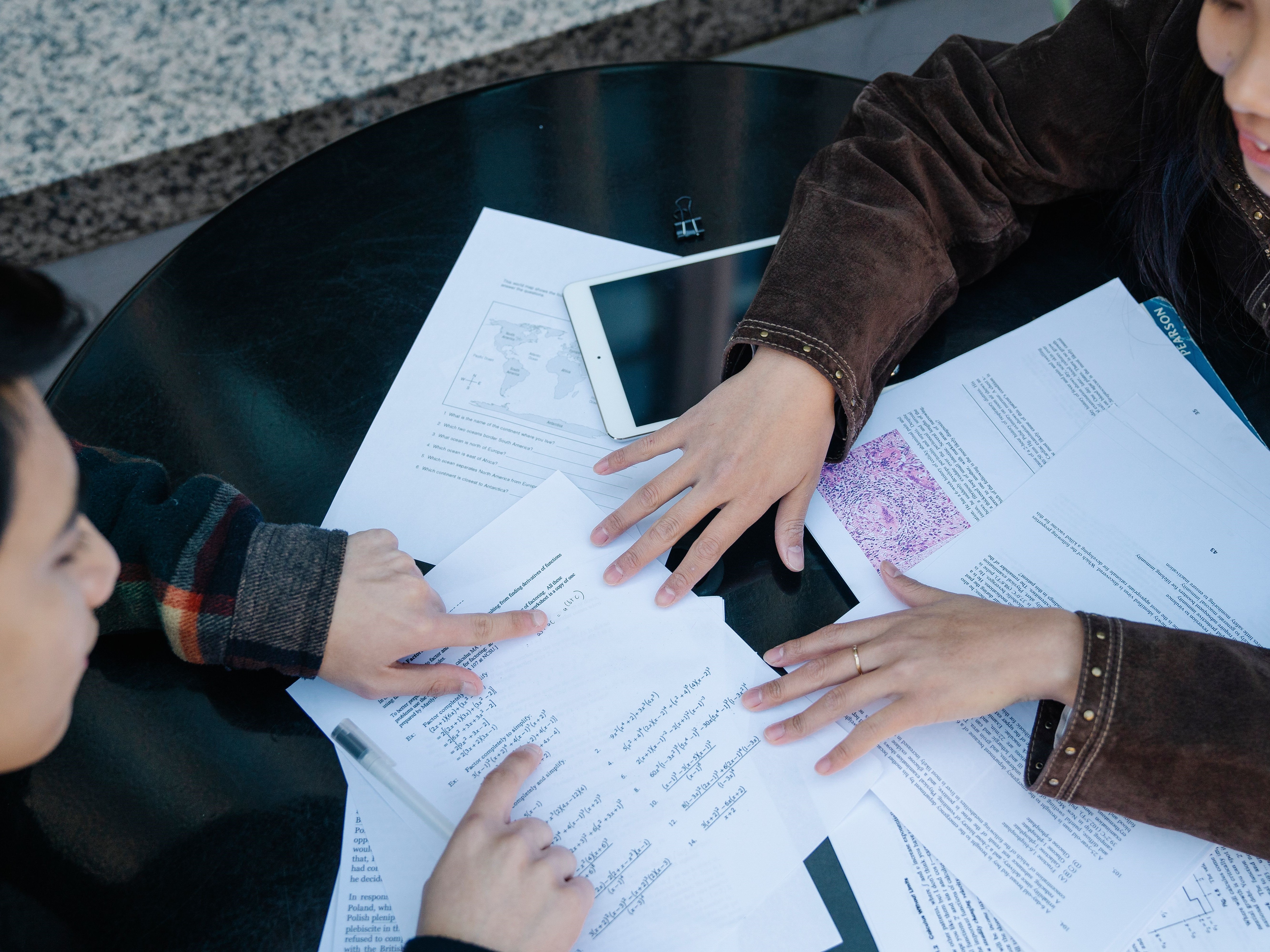 Apakah Menggunakan Kembali Tugas Kuliah Termasuk Plagiarisme?