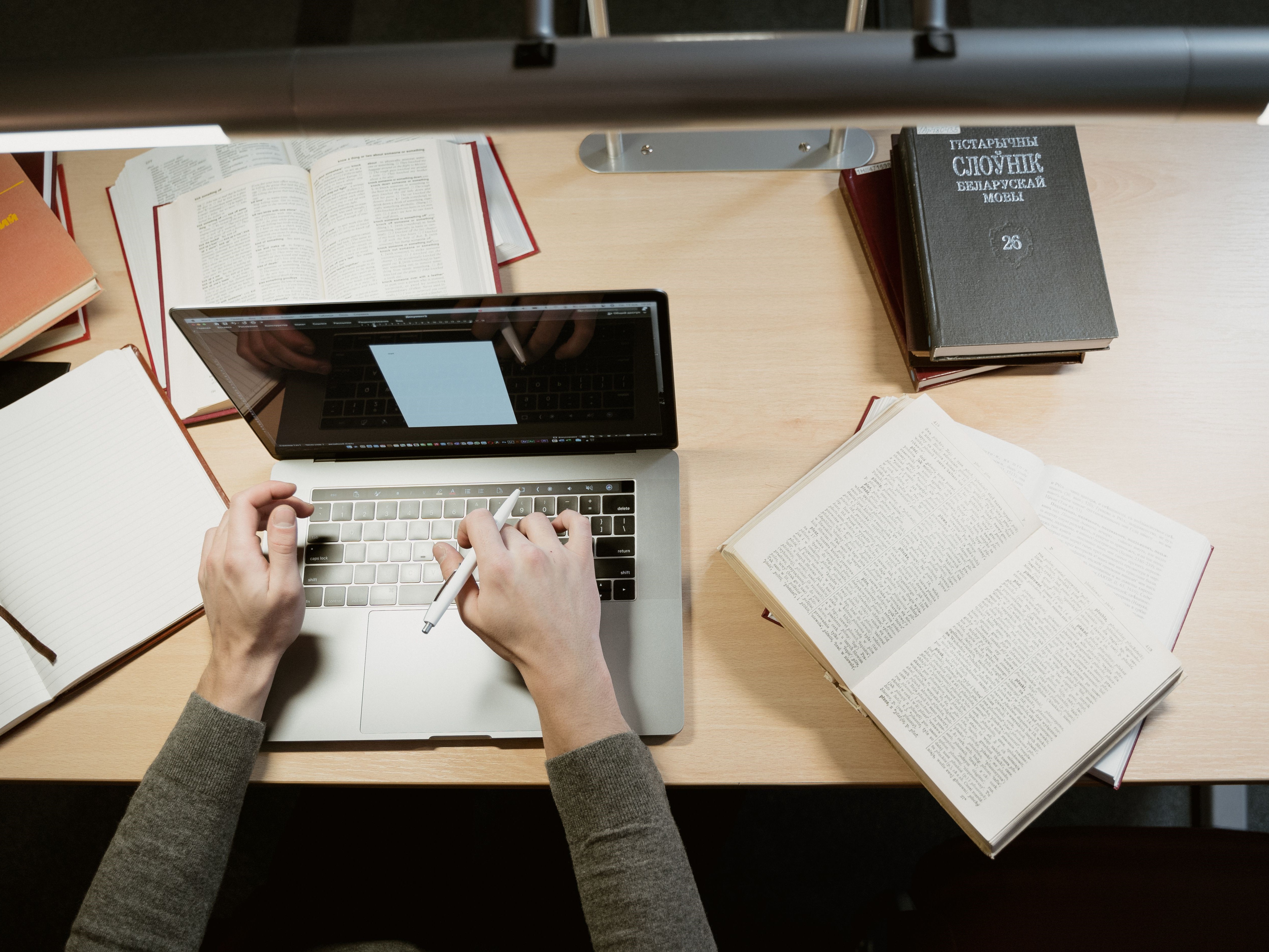 Mengapa Satu Jurnal Bisa Mengutip Puluhan Referensi?
